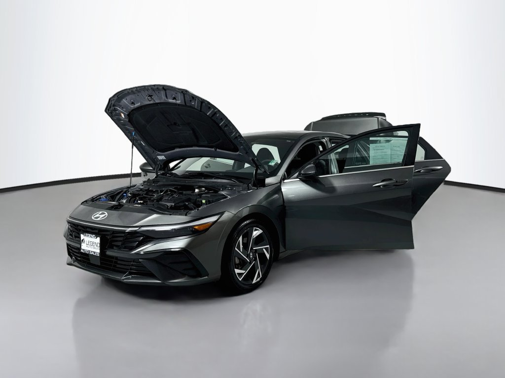 Used 2025 Hyundai Elantra SEL FWD image 19