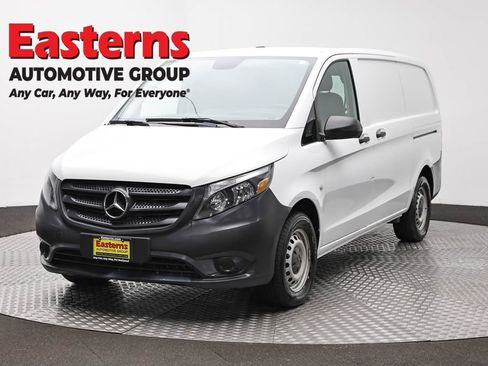Used 2022 Mercedes-Benz Metris image 1