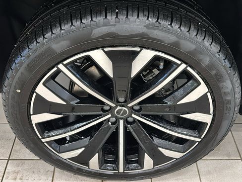 New 2026 Volvo XC90 T8 Plus w/ Protection Package Premier image 32