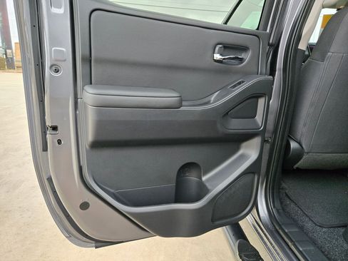 Used 2024 Nissan Frontier SV w/ SV Convenience Package image 15