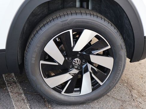 New 2026 Volkswagen Atlas Cross Sport SE image 43