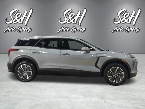 Used 2024 Chevrolet Blazer EV LT AWD/4WD image 17