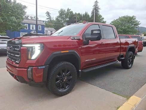Used 2024 GMC Sierra 2500 AT4 w/ AT4 Premium Plus Package image 3