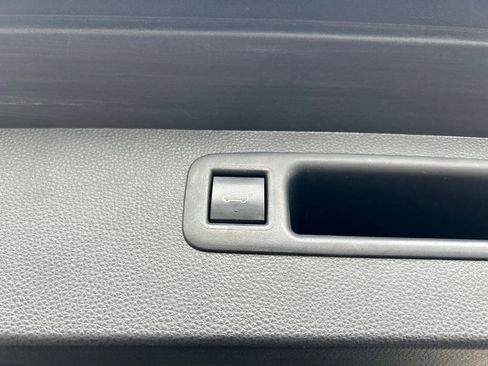 Used 2022 Toyota Highlander XLE image 37