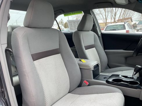 Used 2014 Toyota Camry LE image 37