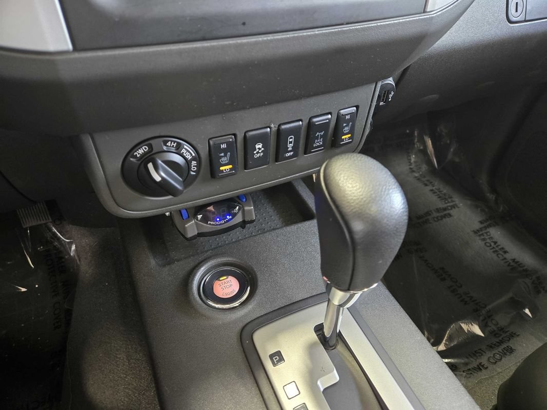 Used 2020 Nissan Frontier PRO-4X AWD/4WD image 17