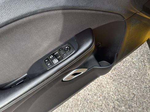 Used 2018 Dodge Challenger SXT RWD image 14