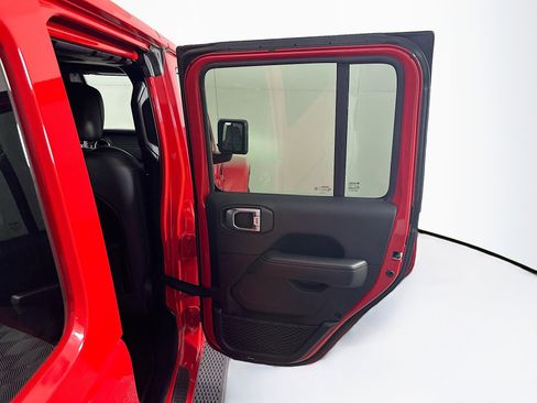 Used 2021 Jeep Wrangler Sahara w/ Dual Top Group image 31