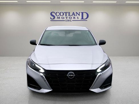 Used 2024 Nissan Altima 2.5 SV FWD image 3