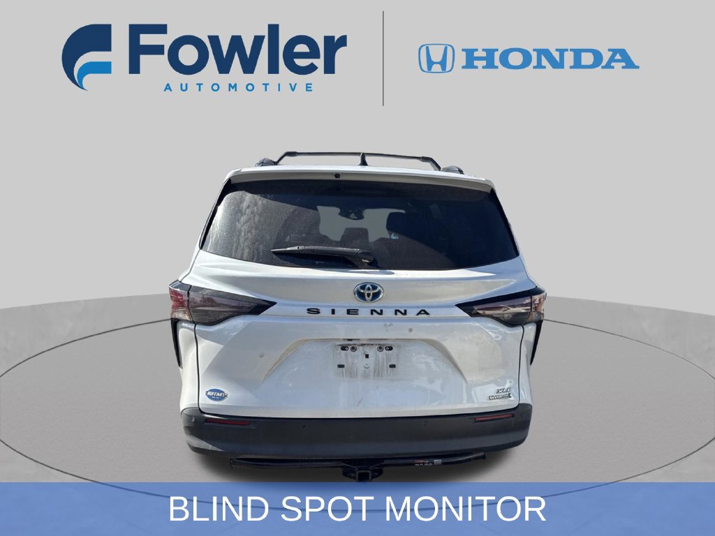 Used 2023 Toyota Sienna XLE FWD image 7