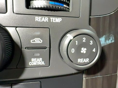 Used 2012 Kia Sedona EX FWD image 28