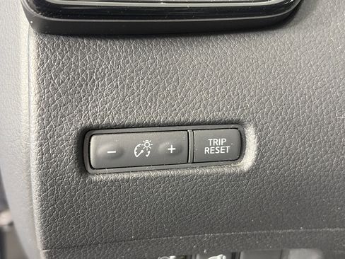 Used 2017 Nissan Rogue SV w/ SV Premium Package image 26