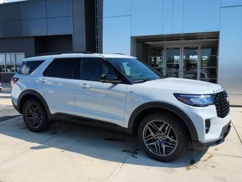 New 2027 Ford Explorer ST-Line w/ Premium Package AWD/4WD image 2