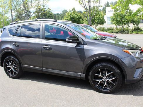 Used 2016 Toyota RAV4 SE w/ Advanced Technology Package AWD/4WD image 6