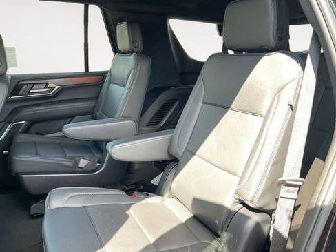 Used 2025 GMC Yukon Denali AWD/4WD image 14