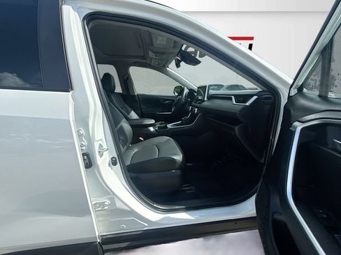 Used 2025 Toyota RAV4 XLE Premium FWD image 28