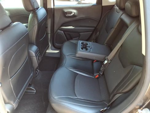 Used 2019 Jeep Compass Latitude FWD image 9