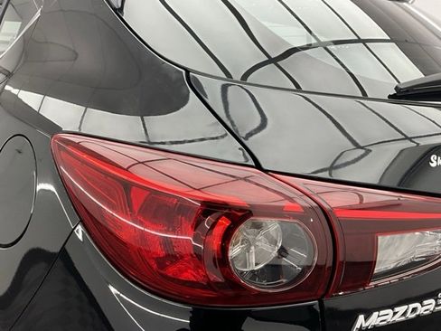 Used 2017 MAZDA MAZDA3 Grand Touring image 25