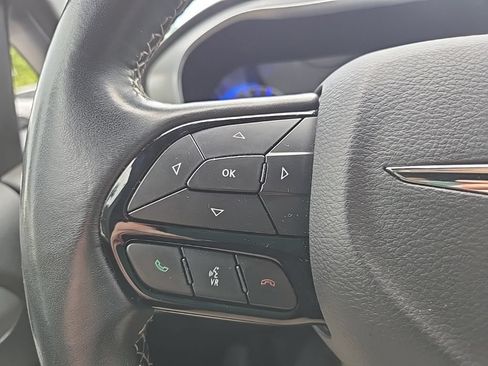 Used 2019 Chrysler Pacifica Touring Plus w/ S Appearance Package FWD image 15