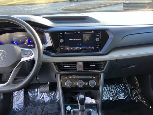 Used 2024 Volkswagen Taos SE image 24