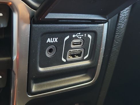 Used 2023 Jeep Wrangler Unlimited Rubicon AWD/4WD image 28