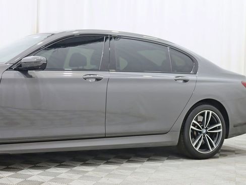 Used 2022 BMW 750i xDrive w/ Executive Package AWD/4WD image 3