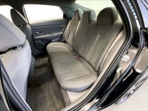 Used 2023 Hyundai Elantra SEL w/ Convenience Package FWD image 25