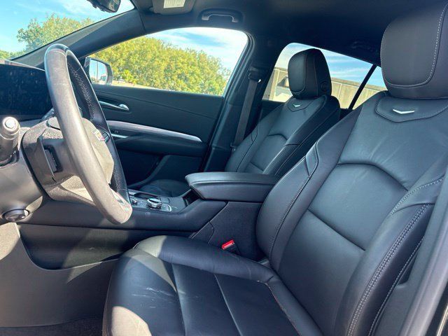 Used 2024 Cadillac XT4 Premium Luxury w/ Technology Package AWD/4WD image 3