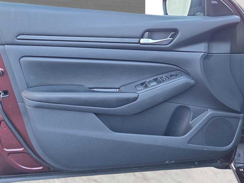 Used 2024 Nissan Altima 2.5 SV FWD image 17