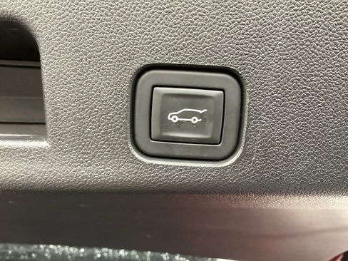 Used 2026 Chevrolet Traverse LT FWD image 17