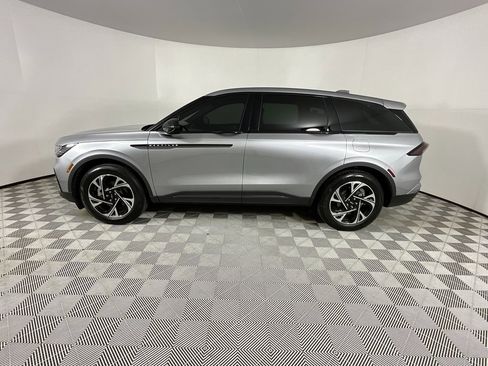 Used 2025 Lincoln Nautilus Premier w/ Jet Appearance Package image 2