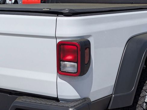 Used 2022 Jeep Gladiator Sport image 7