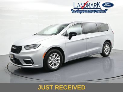 Used 2024 Chrysler Pacifica Touring-L
