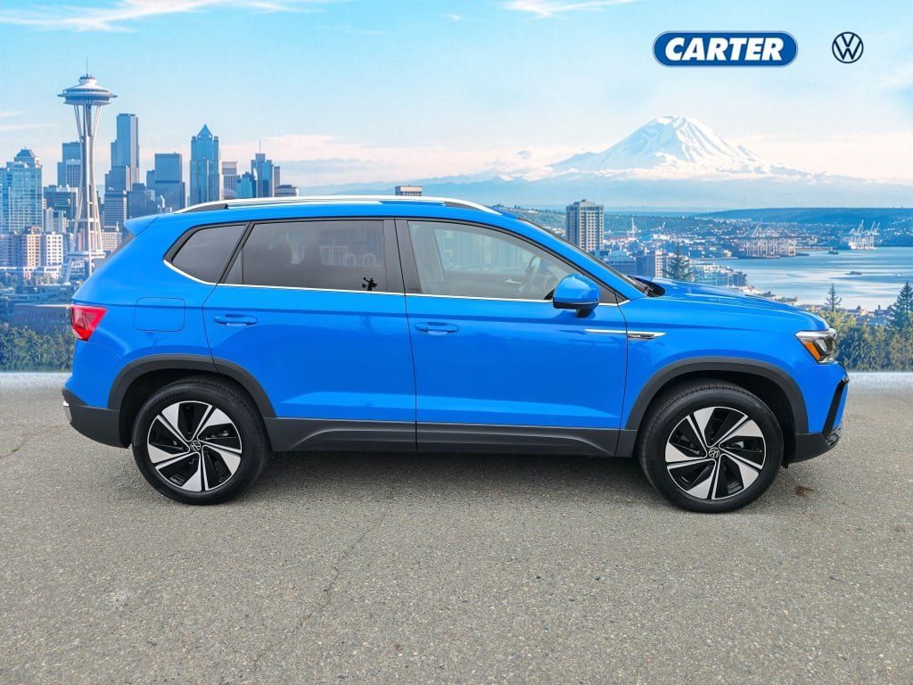 Used 2024 Volkswagen Taos SE w/ Panoramic Sunroof Package AWD/4WD image 2