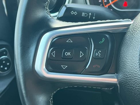 Used 2022 Jeep Wrangler Unlimited Sahara image 31