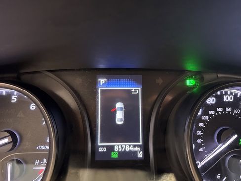 Used 2022 Toyota Camry SE image 11