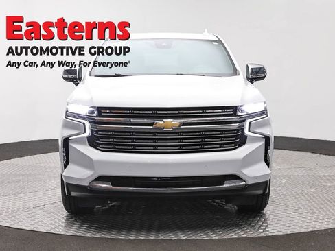 Used 2023 Chevrolet Suburban Premier RWD image 2