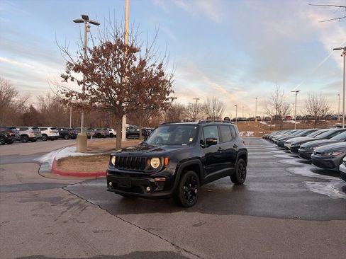 Used 2023 Jeep Renegade Altitude AWD/4WD image 3