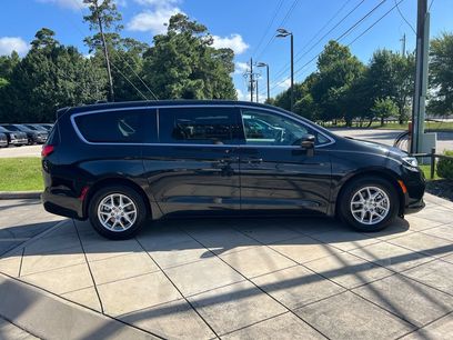 Used 2023 Chrysler Pacifica Touring-L