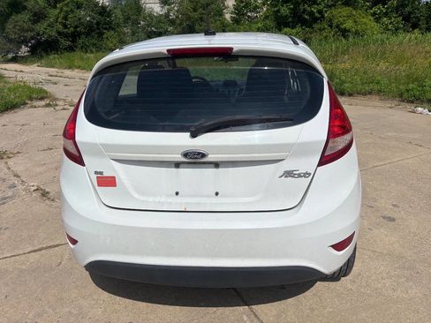 Used 2013 Ford Fiesta SE FWD image 3