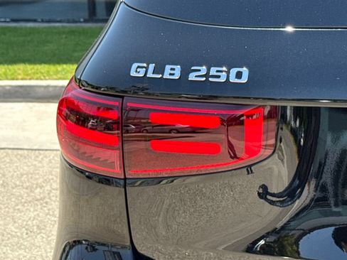 Used 2024 Mercedes-Benz GLB 250 image 10