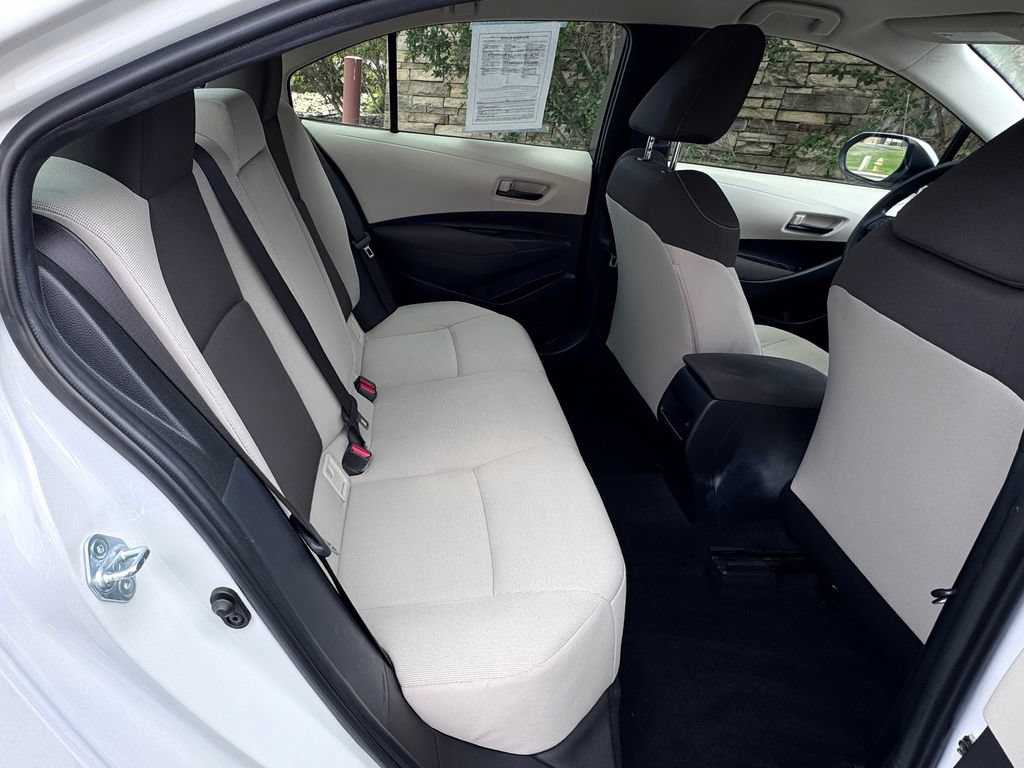 Used 2022 Toyota Corolla LE FWD image 31