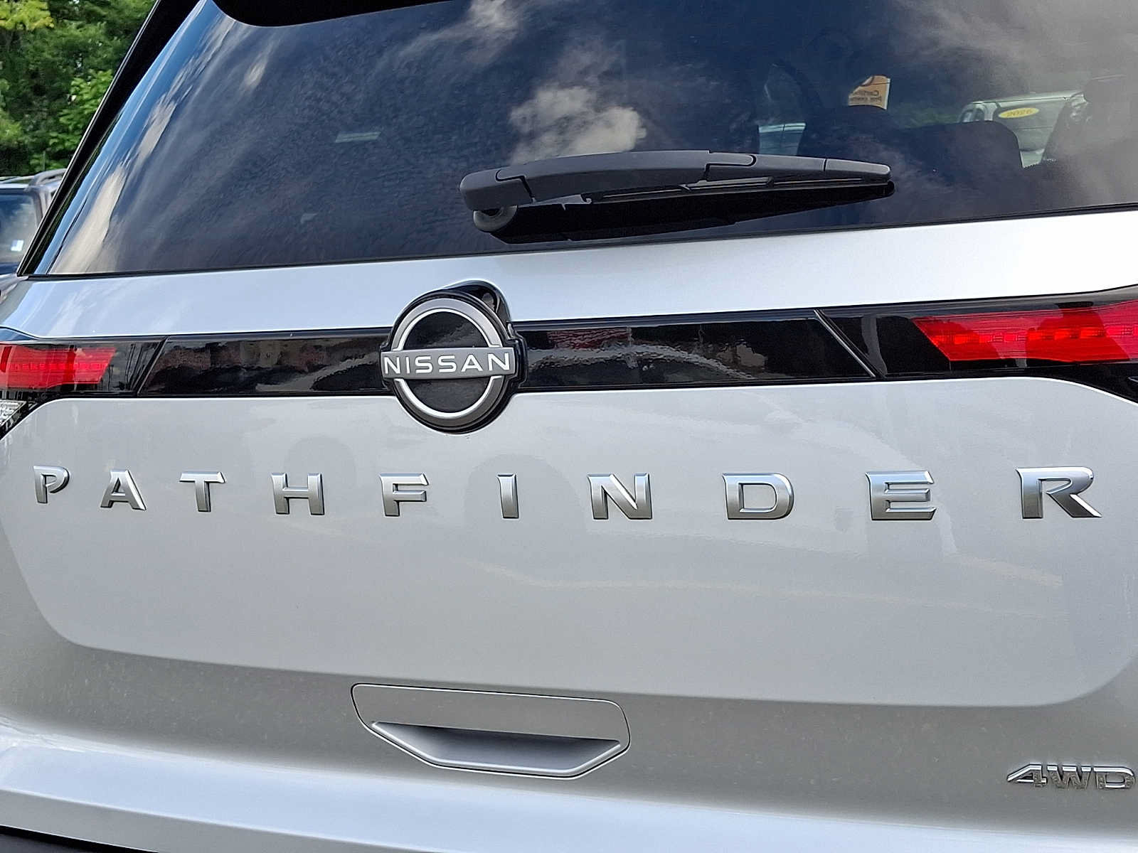 Used 2025 Nissan Pathfinder SV AWD/4WD image 34