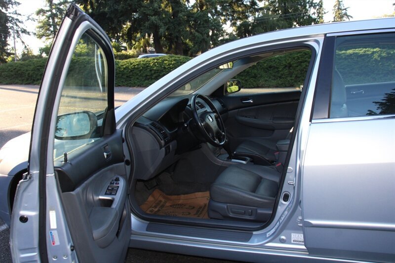 Used 2005 Honda Accord Hybrid Sedan image 5