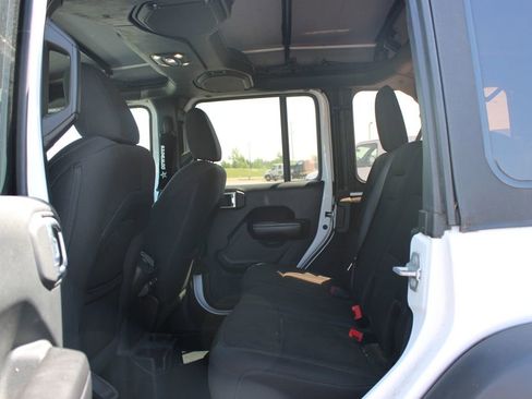 Used 2019 Jeep Wrangler Unlimited Sport S AWD/4WD image 16