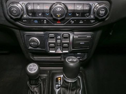 Used 2023 Jeep Wrangler Unlimited Sahara w/ Cold Weather Group AWD/4WD image 30