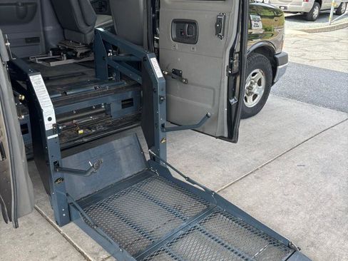Used 2008 Chevrolet Express 1500 AWD Passenger w/ LT Preferred Equipment Group image 22