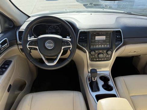 Used 2017 Jeep Grand Cherokee Limited image 14