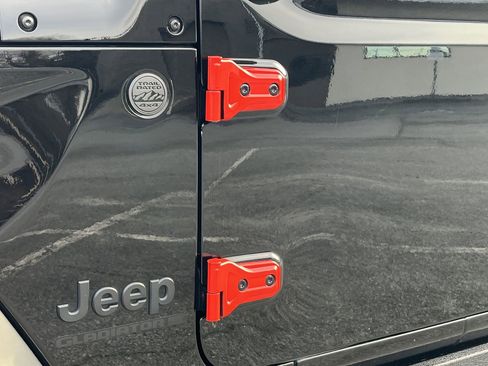 Used 2023 Jeep Gladiator Sport w/ Off Road Group image 34