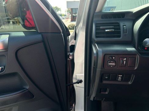 Used 2018 Toyota 4Runner SR5 AWD/4WD image 16